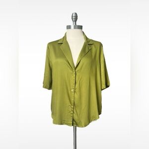 Bila•77 NWT Revello Short Sleeve Top in Winter Moss Green Buttons Size Small